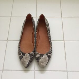 Madewell slightly pointed toe snake embossed flats